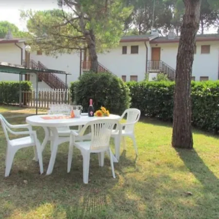 Villa Lovely House With Garden In Pineda Bibione